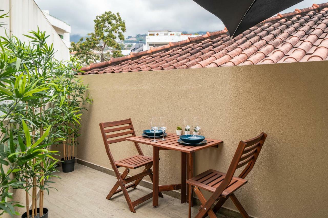 Drapes Design Apartments By An Island Apart Funchal  Buitenkant foto