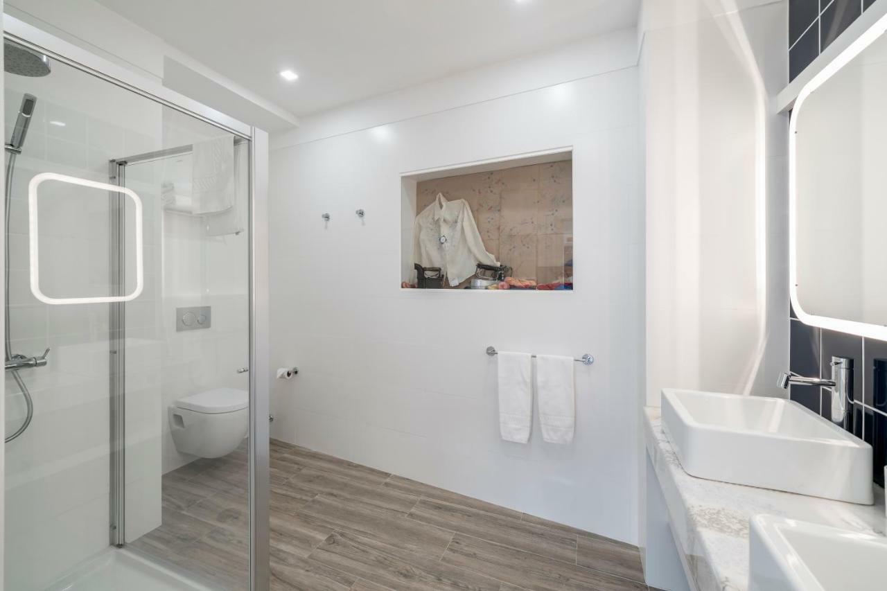 Drapes Design Apartments By An Island Apart Funchal  Buitenkant foto