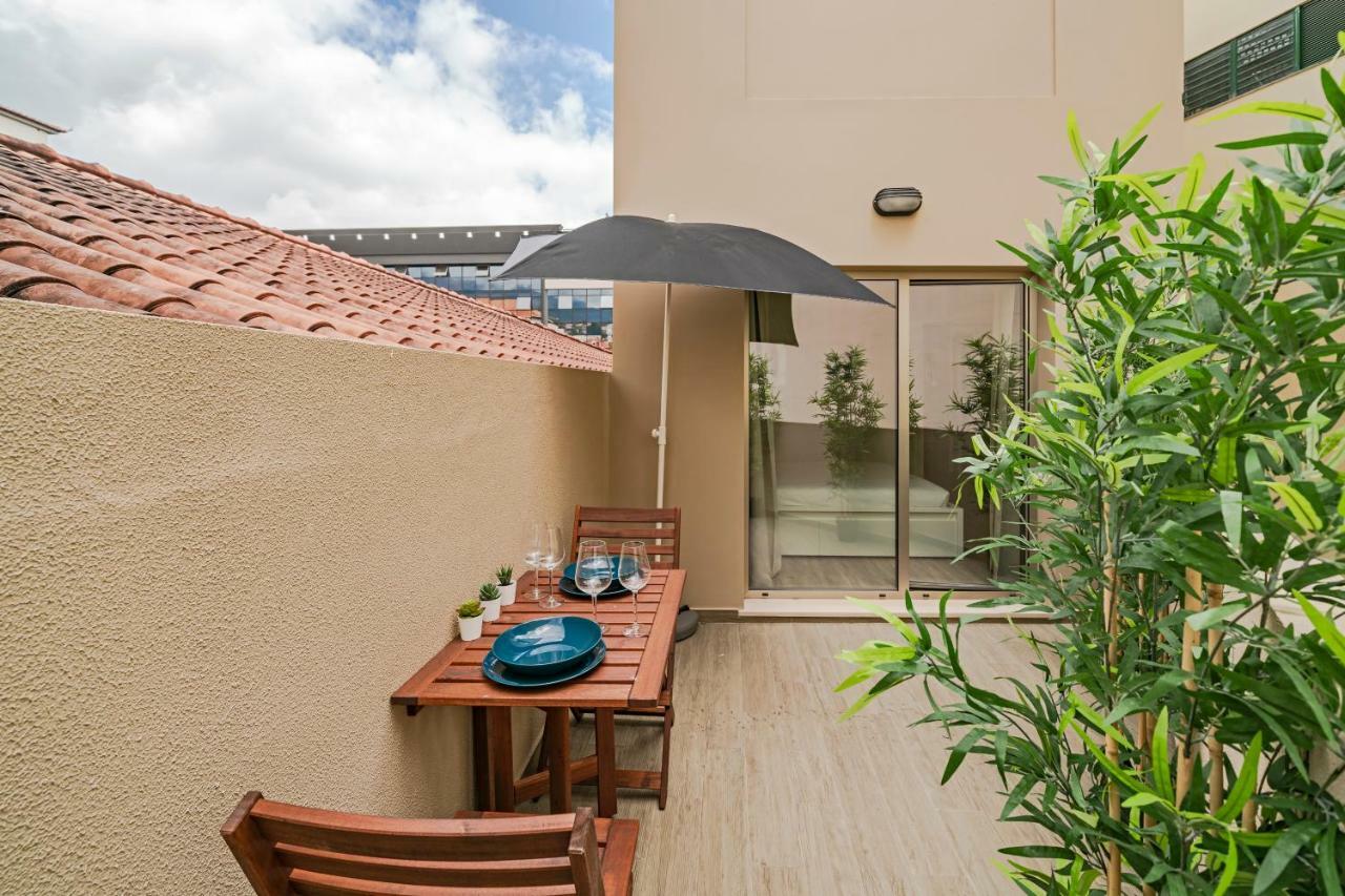 Drapes Design Apartments By An Island Apart Funchal  Buitenkant foto